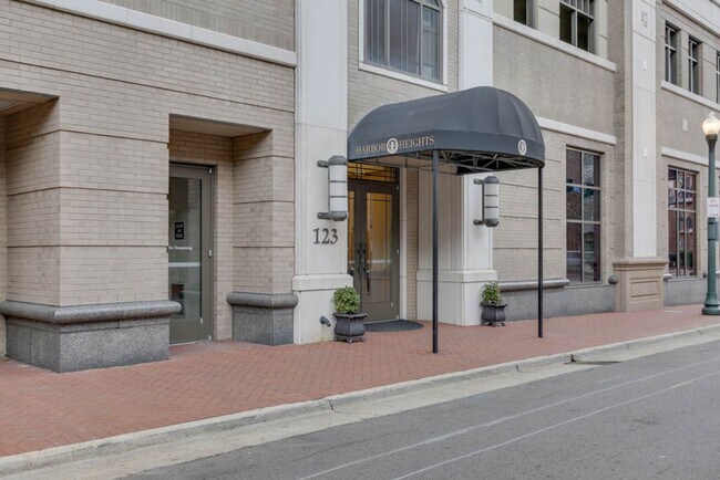Building Photo - Spectacular Penthouse Condo in Downtown No...