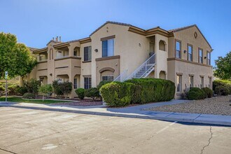 Building Photo - 3400 Cabana Dr