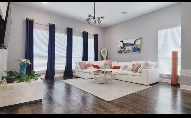 Building Photo - 1800 Ficuzza Wy