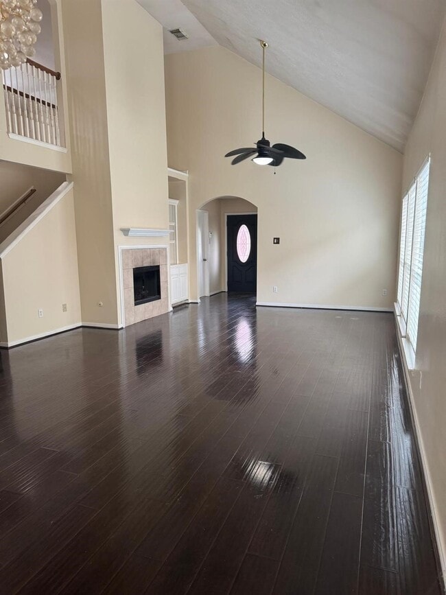 Foto del edificio - 6830 Silver Shores Ln