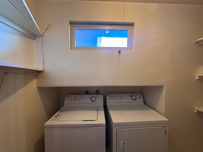 Foto del edificio - 4 bed, 2 Bath near Old Colorado City - MileStone Real Estate Services