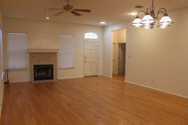 Foto del edificio - 311 E 38th St