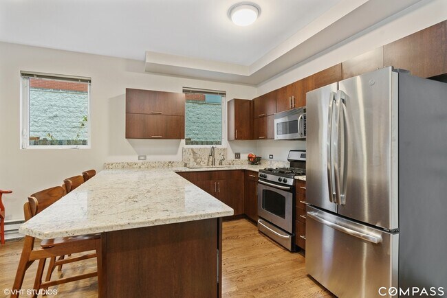 Foto del edificio - 2524 W Bloomingdale Ave