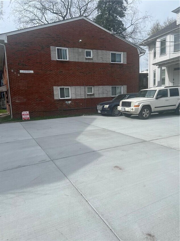 Foto principal - 629 W 28th St
