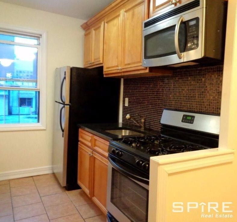 Primary Photo - 430 Hawthorne St