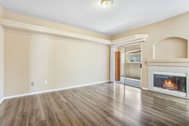 Foto del edificio - 2-Bedroom Condo in Gated Community!
