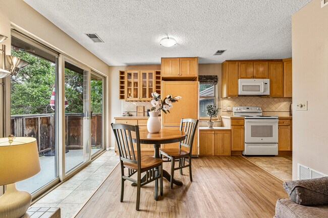 Dining room and kitchen - 3365 Chisholm Trl