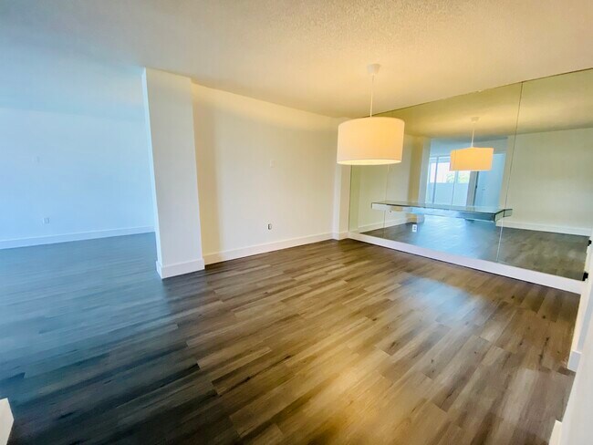 Building Photo - 6801 SW 147th Ave