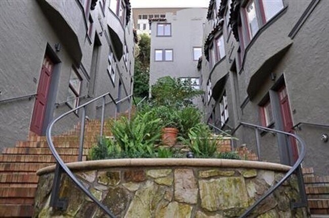 Foto del edificio - Charming 1 Bed, 1 Bath Cole Valley Condo -...