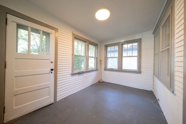 Foto del edificio - 4238 Cheatham Ave