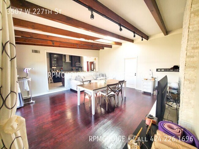 Foto del edificio - 3507 W 227th St