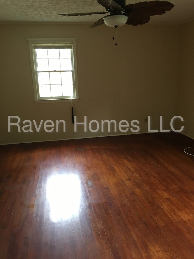 Building Photo - Amazing Location on Quiet Street