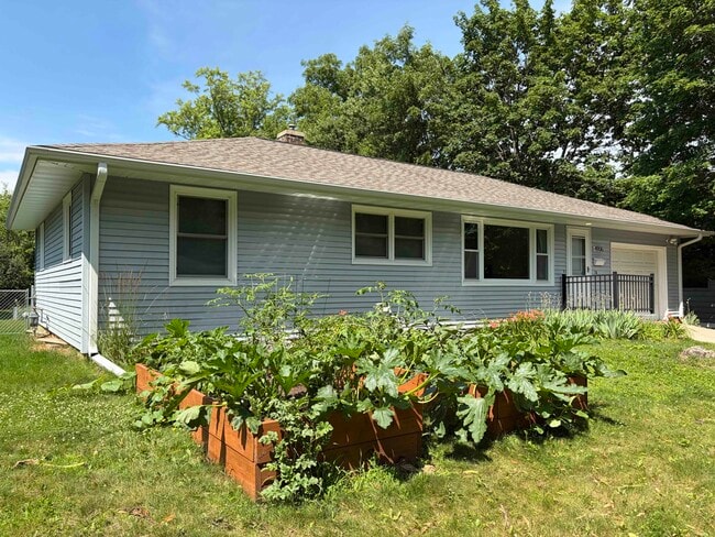 Building Photo - 4906 Phillip Ln
