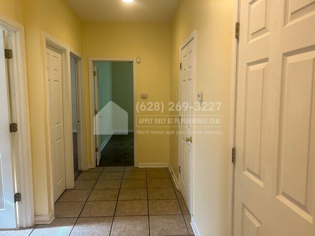 Building Photo - 3016 Henrietta St