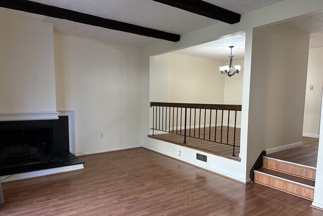 Foto del edificio - 1505 Harewood Sq