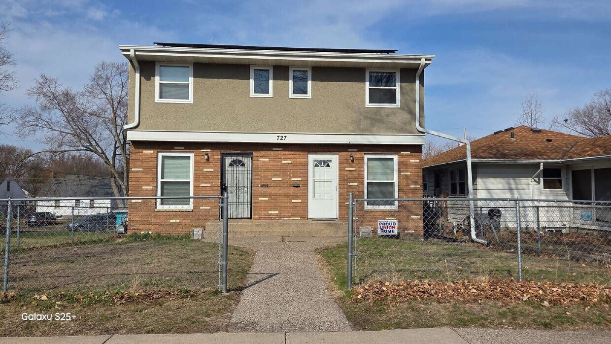 Foto del edificio - Great 2BR Duplex with a yard, Minneapolis ...