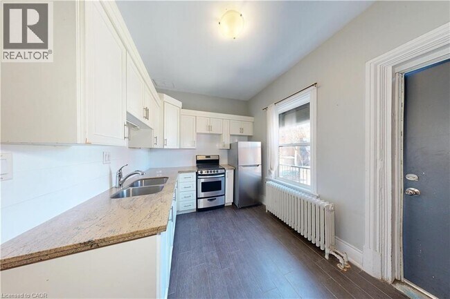 Building Photo - 477 King St E