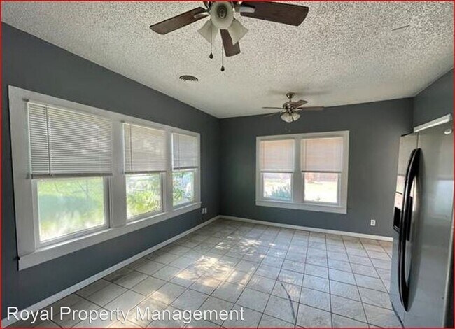Foto del edificio - 4 br, 2 bath House - 217 S. Mockingbird