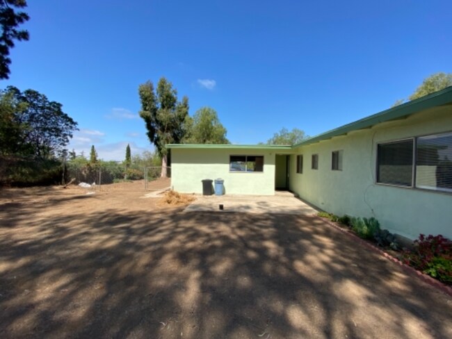 Building Photo - 1732 York Dr
