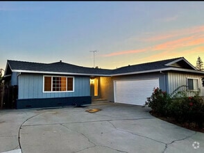 Building Photo - 280 W Tuolumne Rd