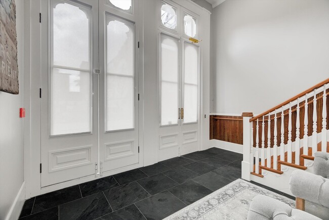 Building Photo - 2206 The Strand