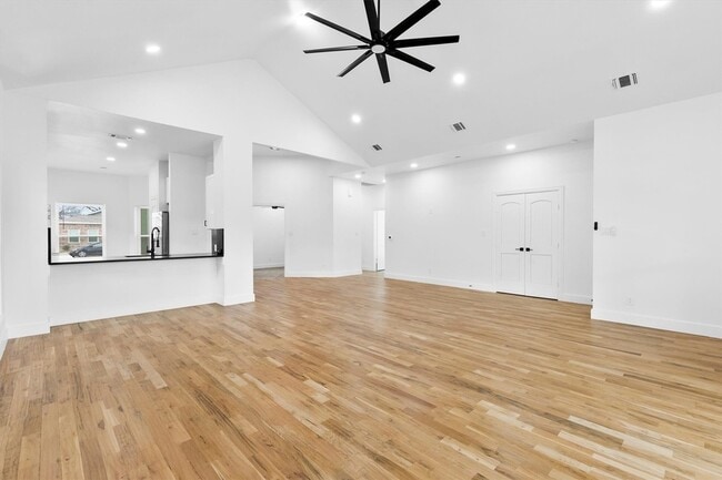 Foto del edificio - 1812 Muncie Ave