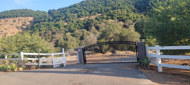 Foto del edificio - 14519 Rios Canyon Rd