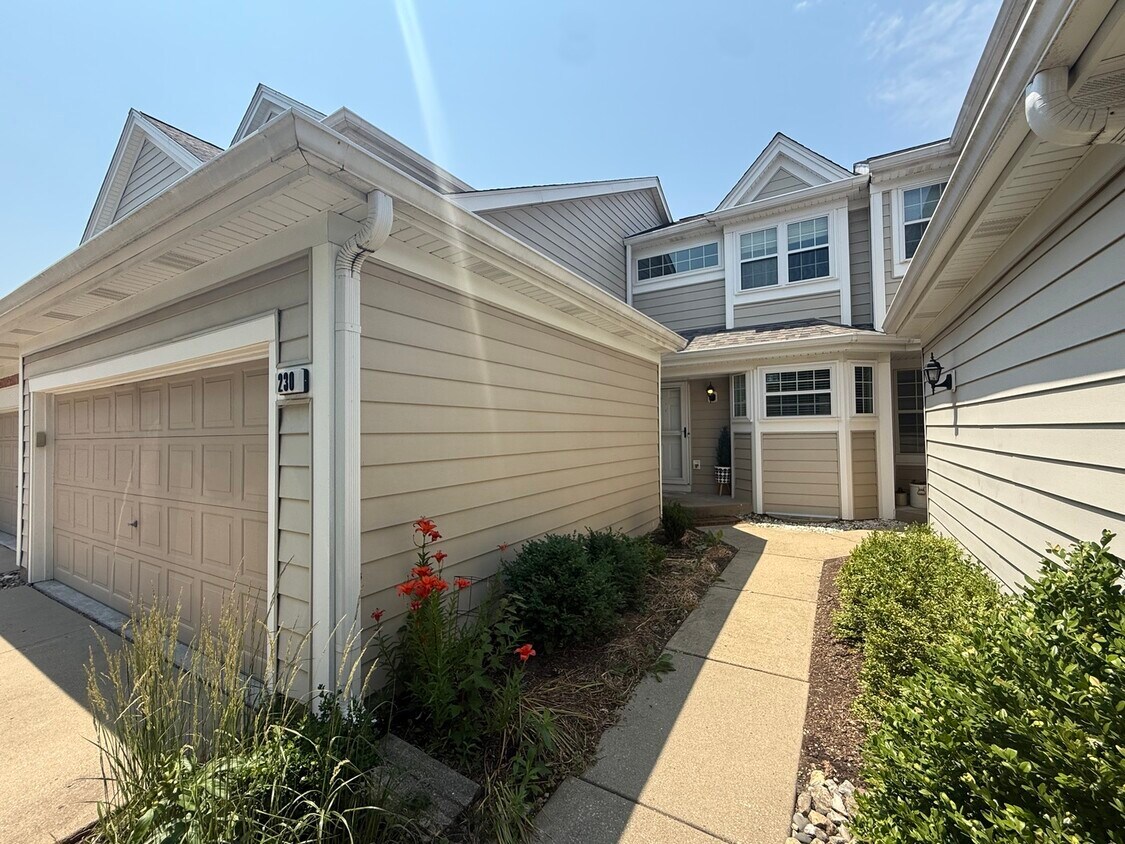 Primary Photo - 230 Woodstone Cir