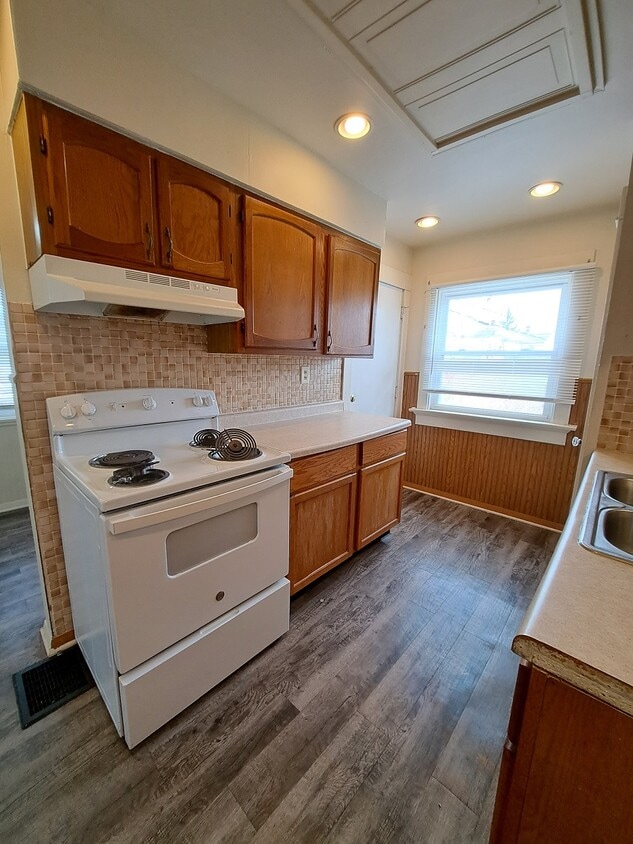 Primary Photo - 43 E Shadyside Dr