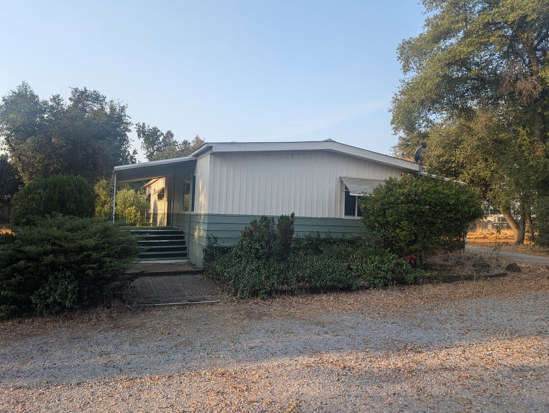 Primary Photo - Mobile Home off of 273 2 Bedroom and 2 Bat...