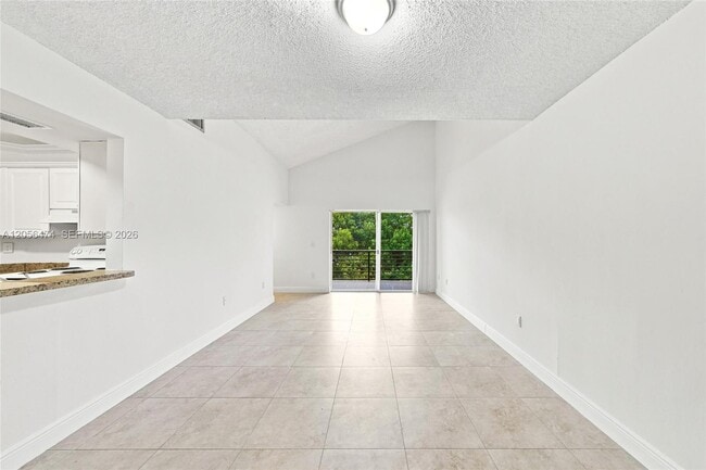 Building Photo - 9735 Fontainebleau Blvd