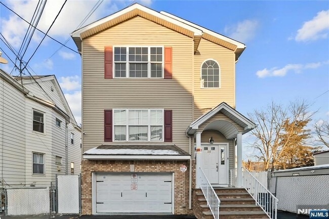 Foto del edificio - 110 Redwood Ave