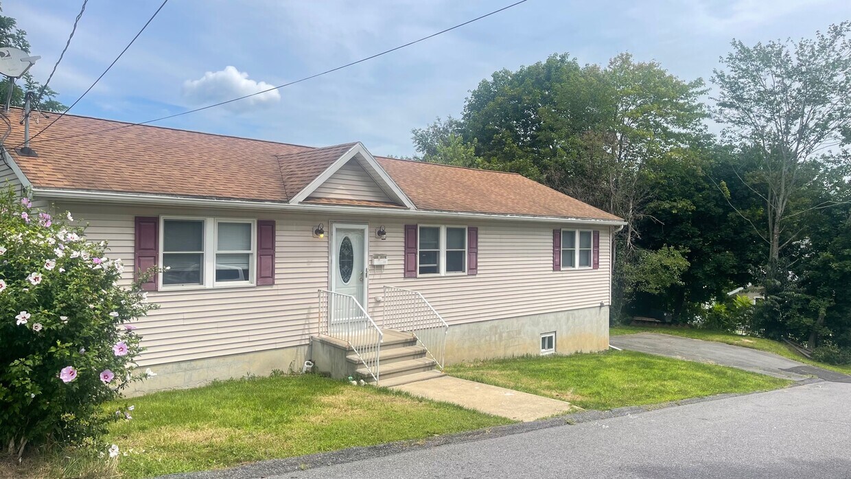 114 W Line St, Olyphant, PA 18447 House Rental in Olyphant, PA