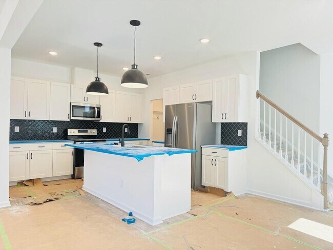 Foto del edificio - Spacious 3-Bed Townhome with Double Garage - Garner