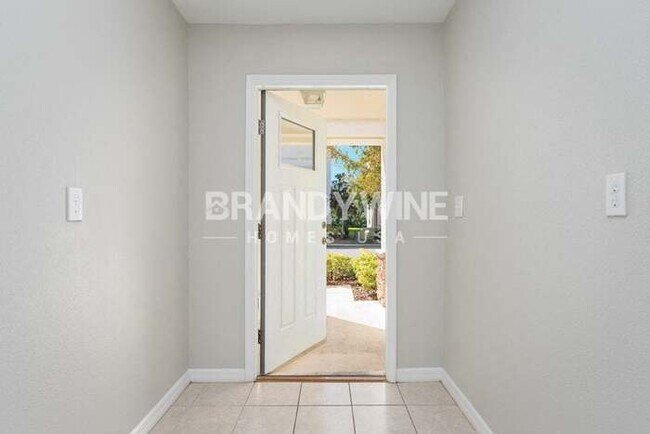 Building Photo - 5687 Mercado Dr