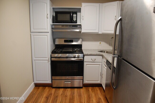 Foto del edificio - 211 Sunshine Ct