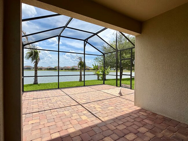 Foto del edificio - 3,261 SF Fully Furnished 5-Bed Gem | Just Bring Your Suitcase!