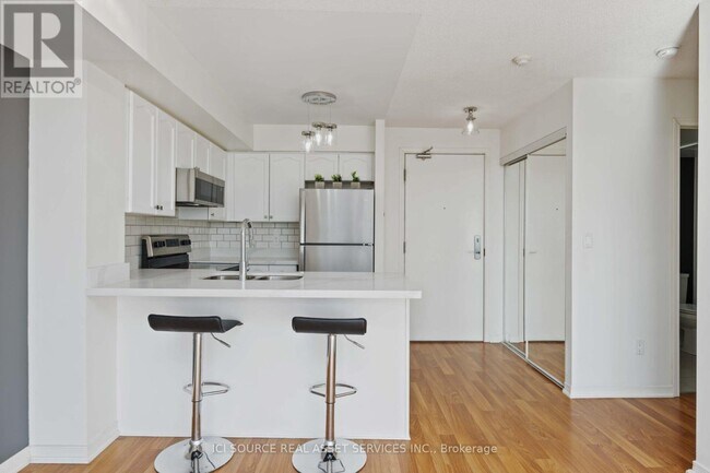 Photo du bâtiment - 18 Valley Woods Rd