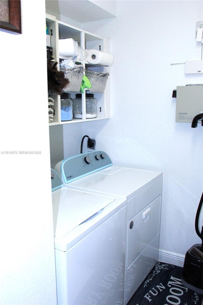 Foto del edificio - 10720 NW 66th St