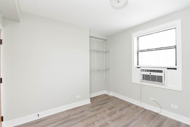 Foto del edificio - 508 W Belmont Ave