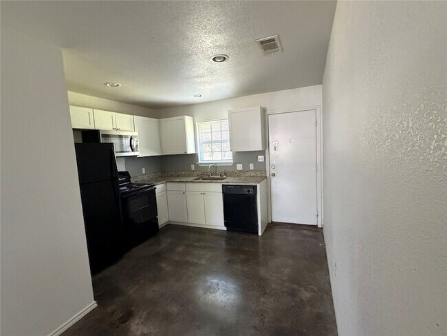 Foto del edificio - 712 Seven Oaks Rd