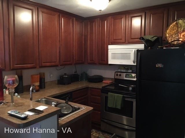 Building Photo - 2 br, 2.5 bath House - 400 S. Division Street