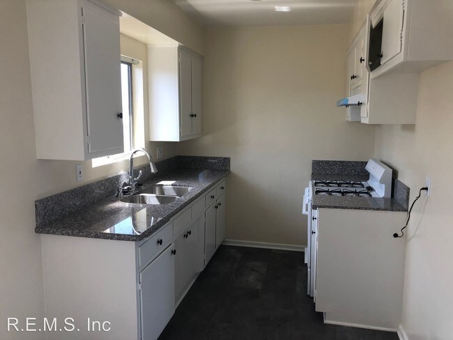 Building Photo - 4350 W 130th St