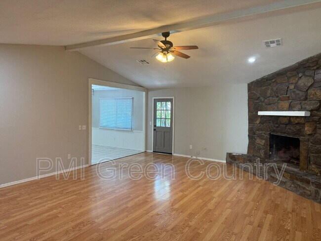 Foto del edificio - 2517 E Dallas St