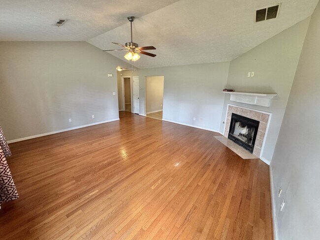 Building Photo - 2237 Ross Ln