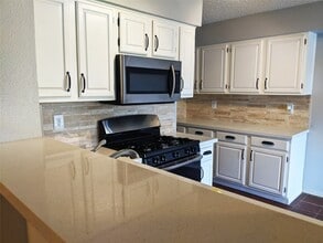 Building Photo - 11831 Meadowchase Dr