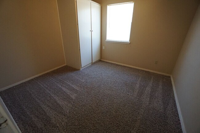 Foto del edificio - 2 Bed 1 Bath House, Total Electric, Yardwo...