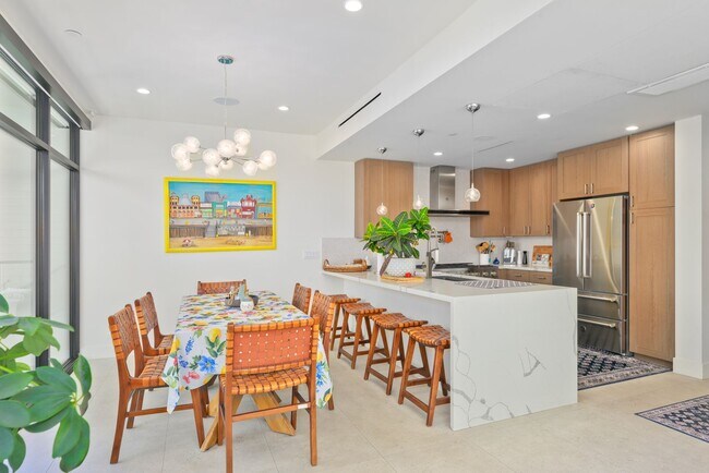 Building Photo - July & August Contemporary 3 Bedroom Condo...