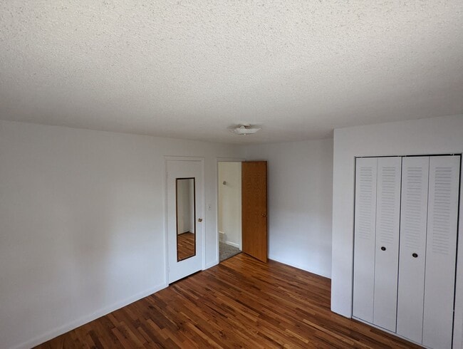 Building Photo - Beautiful Four Bedroom Two Bathroom House ...