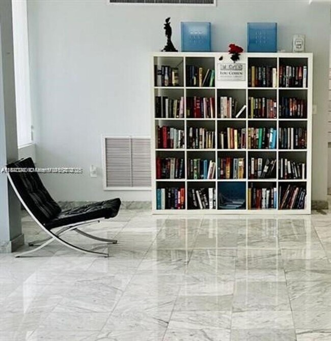 Foto del edificio - 9341 Collins Ave